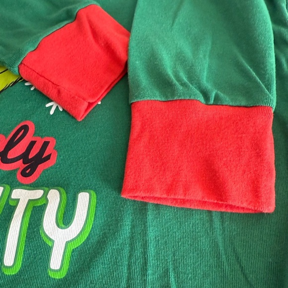 Dr. Seuss The Grinch Green and Red Long Sleeve Sleep Tee - Picture 4 of 6